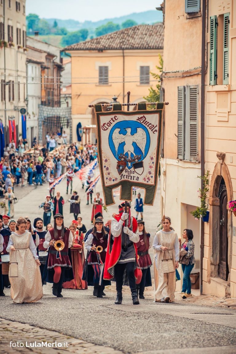 Pergola Medievale corteo storico foto Lula Merlo