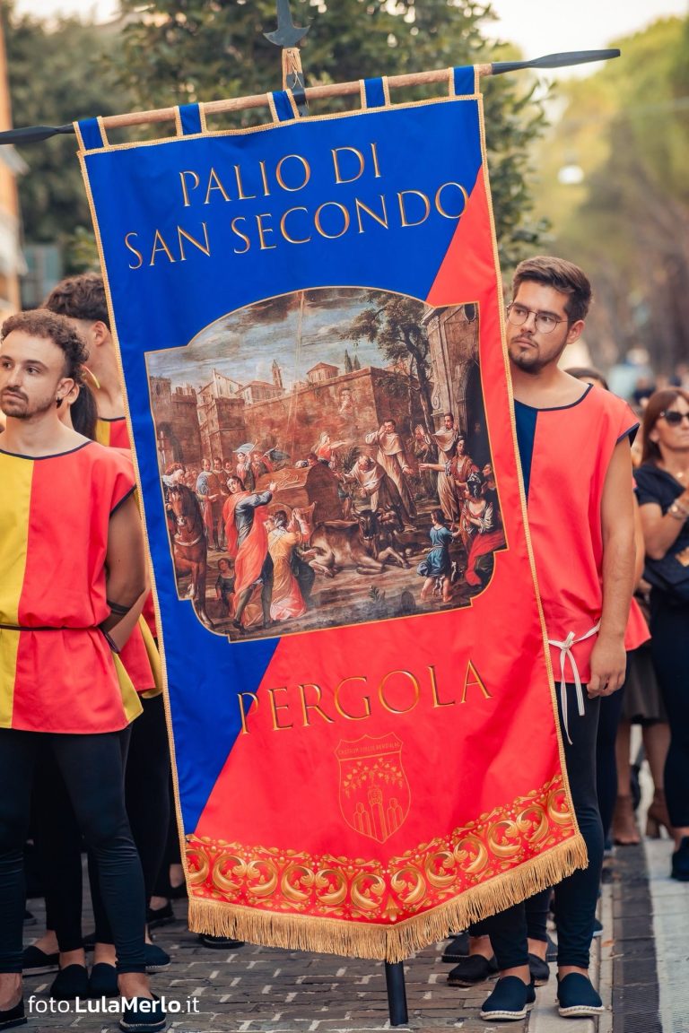 Pergola Medievale corteo storico foto Lula Merlo