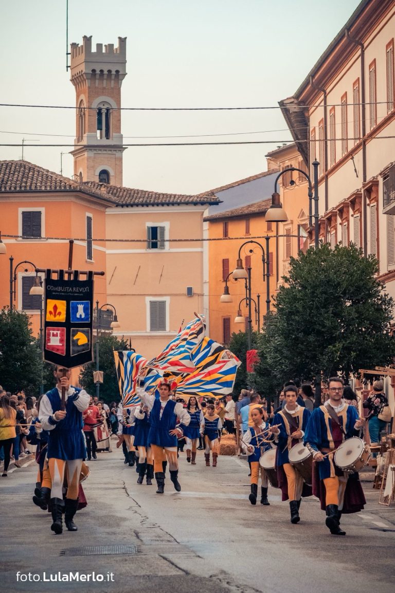 Pergola Medievale corteo storico foto Lula Merlo