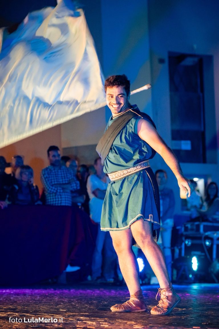 Pandolfaccia sbandieratori spettacolo "Orfeo ed Euridice", foto Lula Merlo