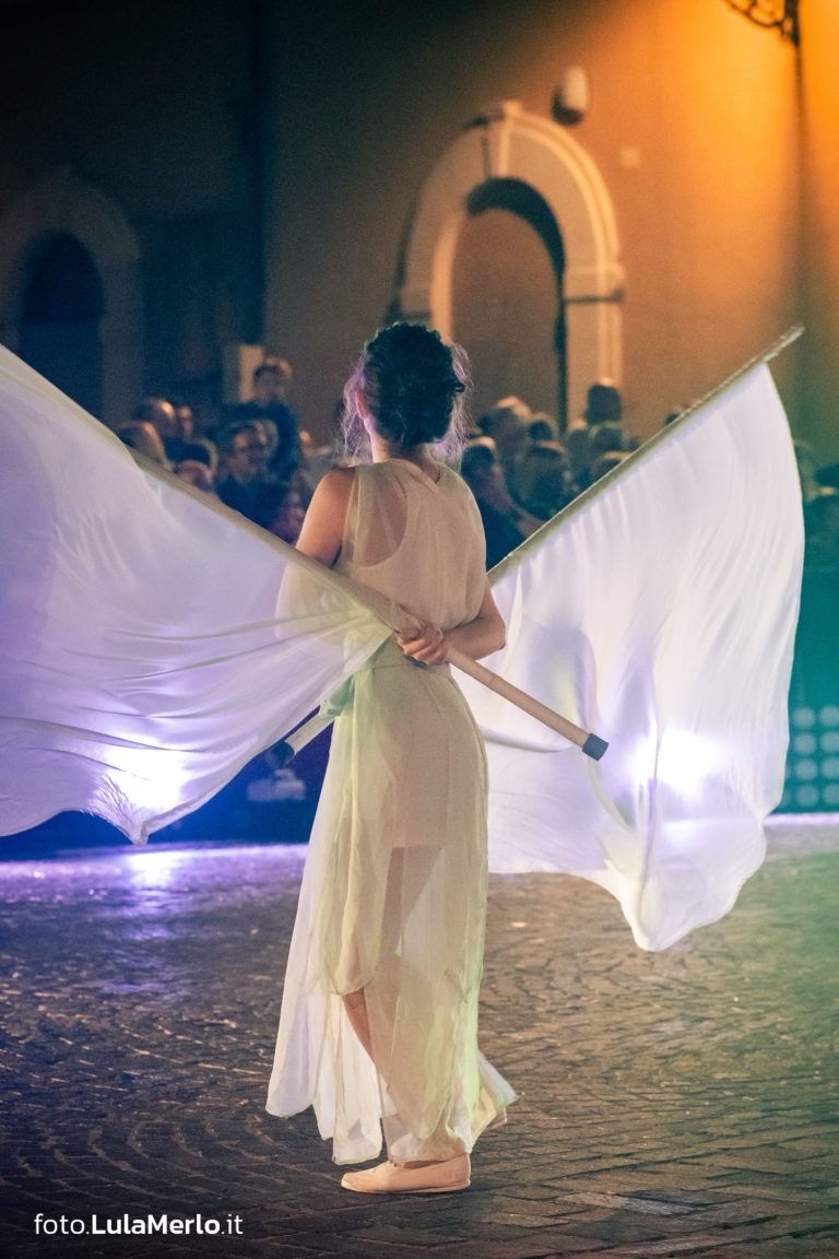 Pandolfaccia sbandieratori spettacolo "Orfeo ed Euridice", foto Lula Merlo