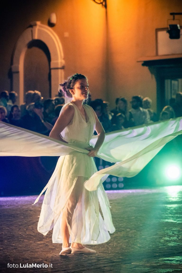Pandolfaccia sbandieratori spettacolo "Orfeo ed Euridice", foto Lula Merlo
