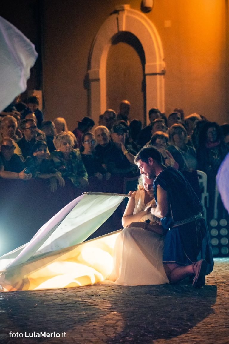 Pandolfaccia sbandieratori spettacolo "Orfeo ed Euridice", foto Lula Merlo