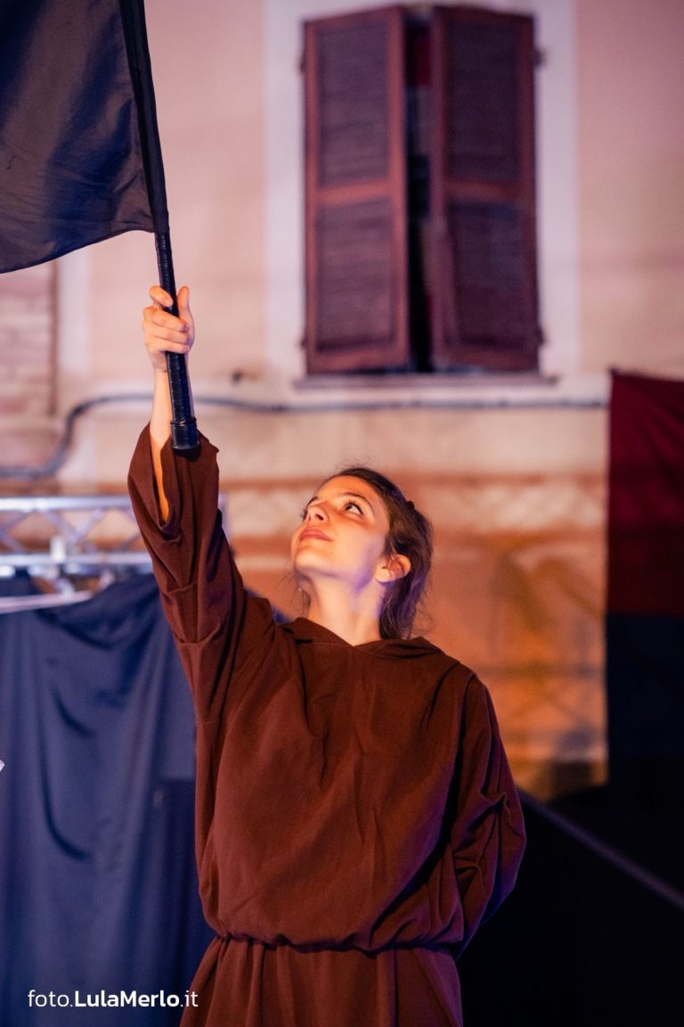 Pandolfaccia sbandieratori spettacolo "Orfeo ed Euridice", foto Lula Merlo