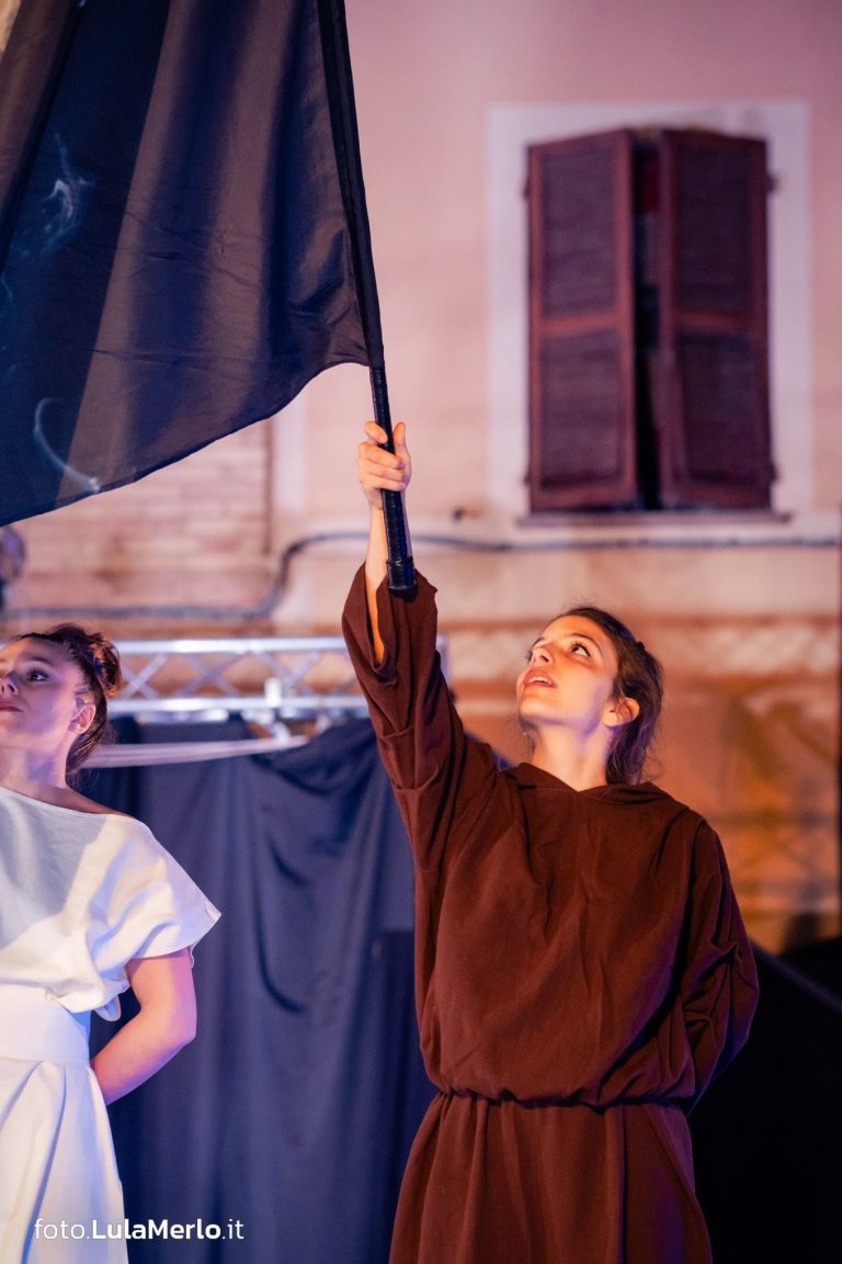 Pandolfaccia sbandieratori spettacolo "Orfeo ed Euridice", foto Lula Merlo
