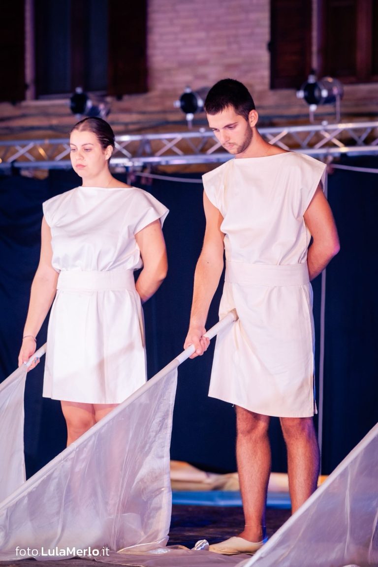 Pandolfaccia sbandieratori spettacolo "Orfeo ed Euridice", foto Lula Merlo