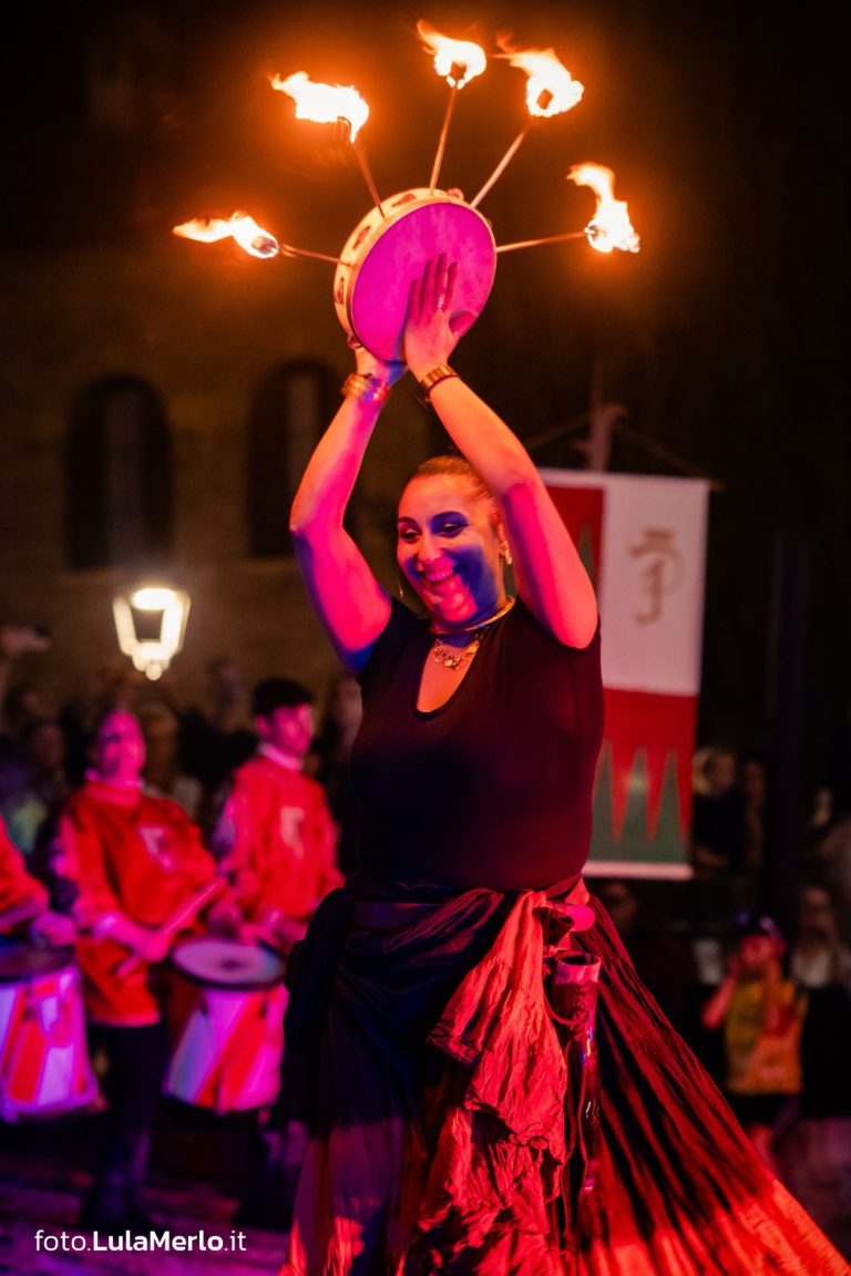 Spettacoli mangiafuoco e danza con fuoco, Malatesta a Fano, foto Lula Merlo