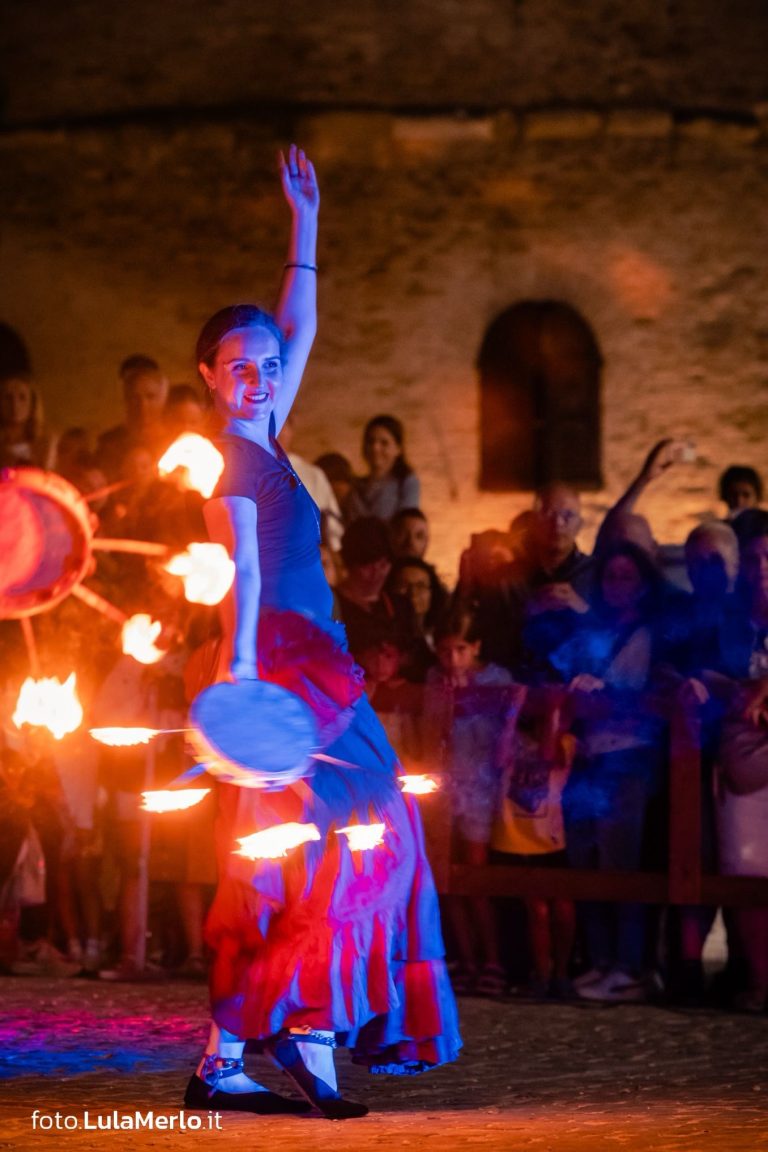 Spettacoli mangiafuoco e danza con fuoco, Malatesta a Fano, foto Lula Merlo