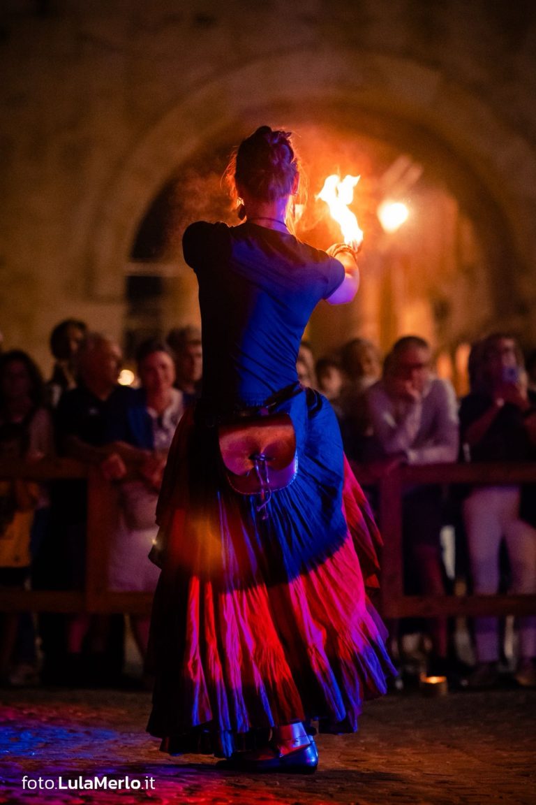 Spettacoli mangiafuoco e danza con fuoco, Malatesta a Fano, foto Lula Merlo