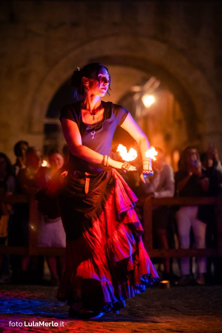 Spettacoli mangiafuoco e danza con fuoco, Malatesta a Fano, foto Lula Merlo