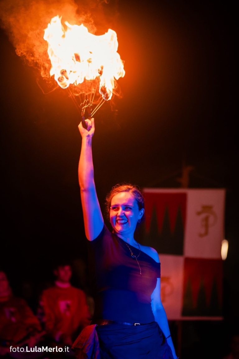 Spettacoli mangiafuoco e danza con fuoco, Malatesta a Fano, foto Lula Merlo
