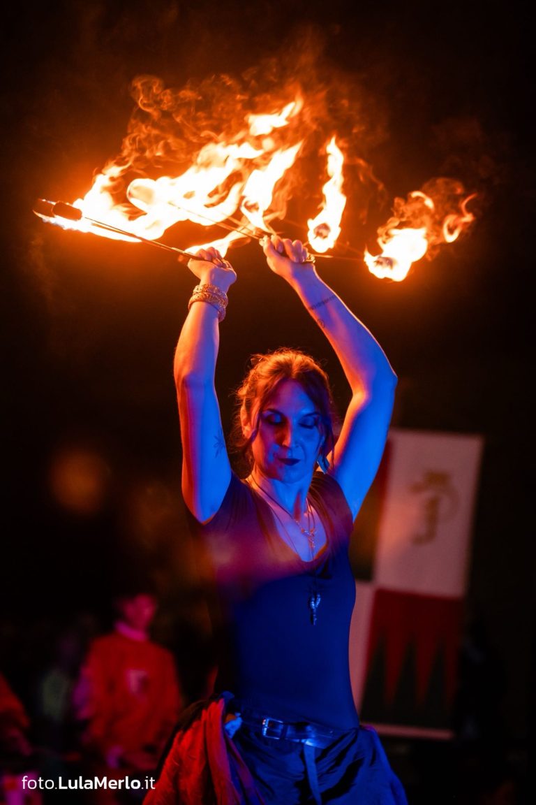 Spettacoli mangiafuoco e danza con fuoco, Malatesta a Fano, foto Lula Merlo