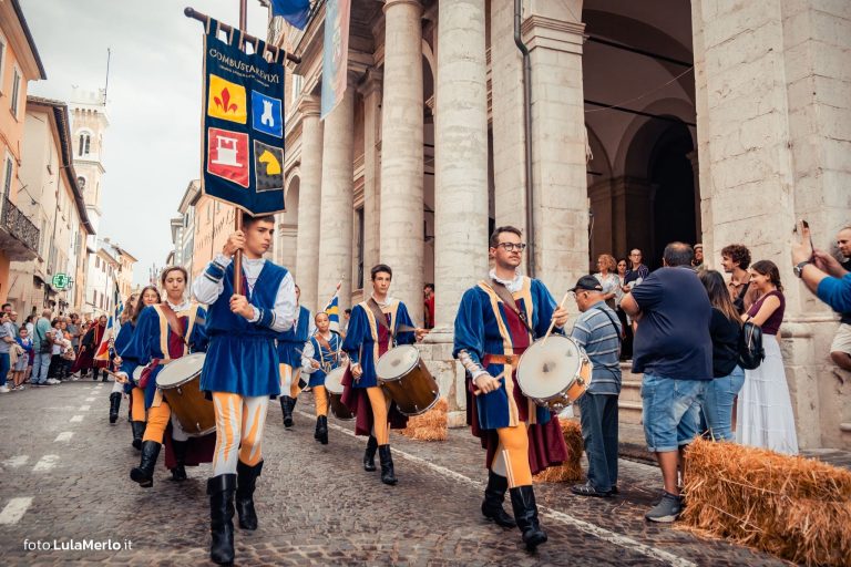 Pergola Medievale corteo storico foto Lula Merlo