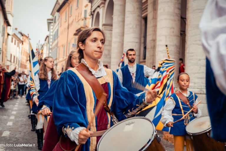Pergola Medievale corteo storico foto Lula Merlo