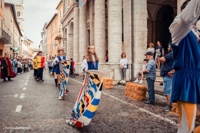 Pergola Medievale corteo storico foto Lula Merlo