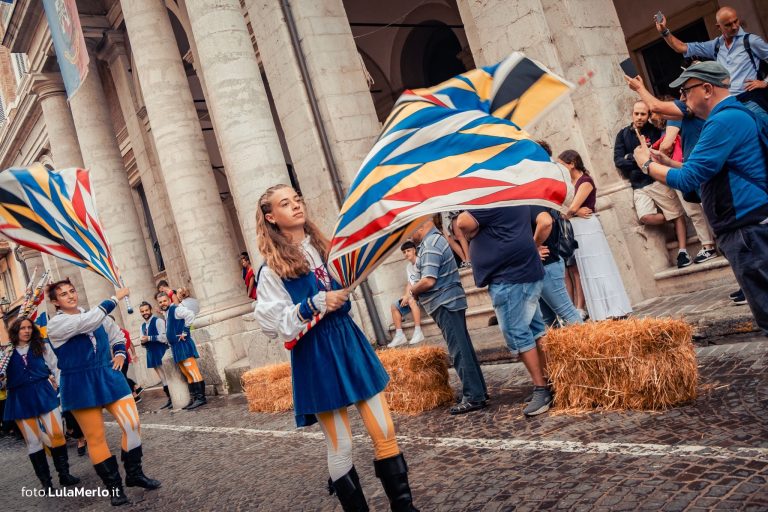 Pergola Medievale corteo storico foto Lula Merlo