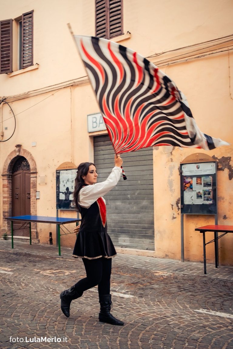Pergola Medievale corteo storico foto Lula Merlo