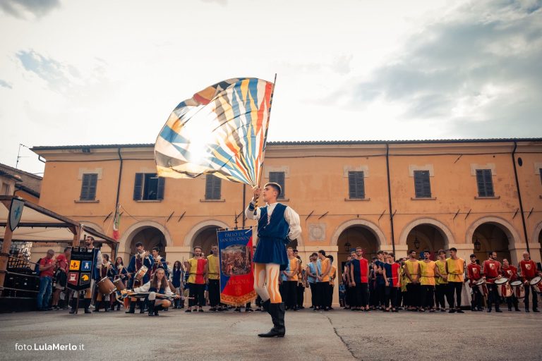 Pergola Medievale corteo storico foto Lula Merlo