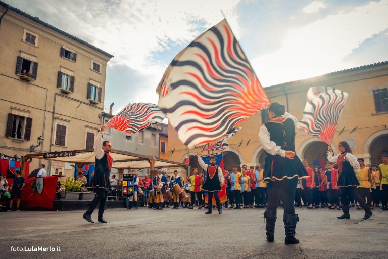 Pergola Medievale corteo storico foto Lula Merlo