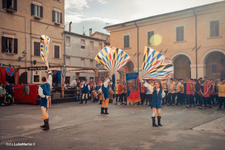 Pergola Medievale corteo storico foto Lula Merlo