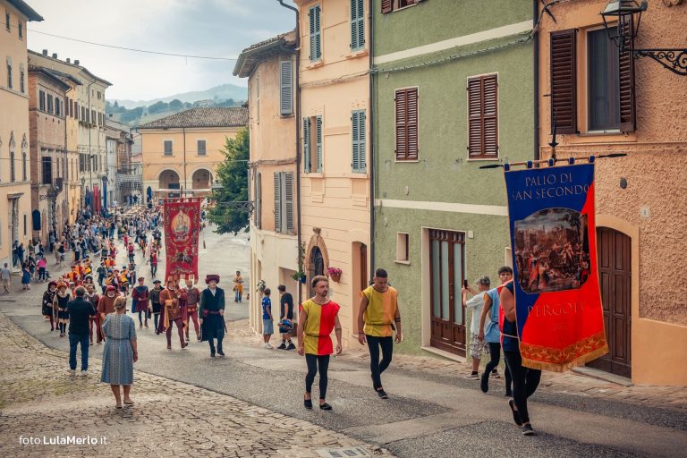 Pergola Medievale corteo storico foto Lula Merlo