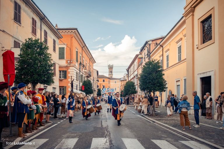 Pergola Medievale corteo storico foto Lula Merlo