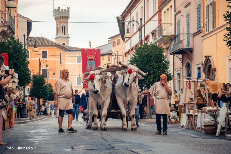 Pergola Medievale corteo storico foto Lula Merlo
