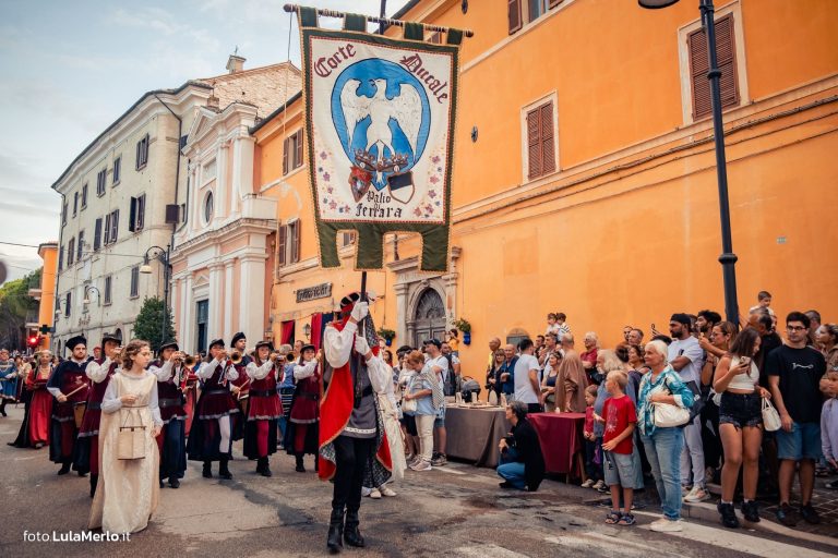 Pergola Medievale corteo storico foto Lula Merlo