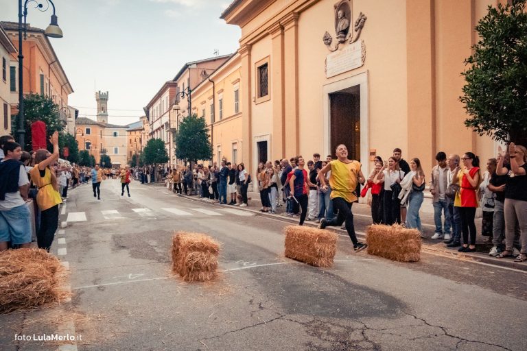 Pergola Medievale corteo storico foto Lula Merlo