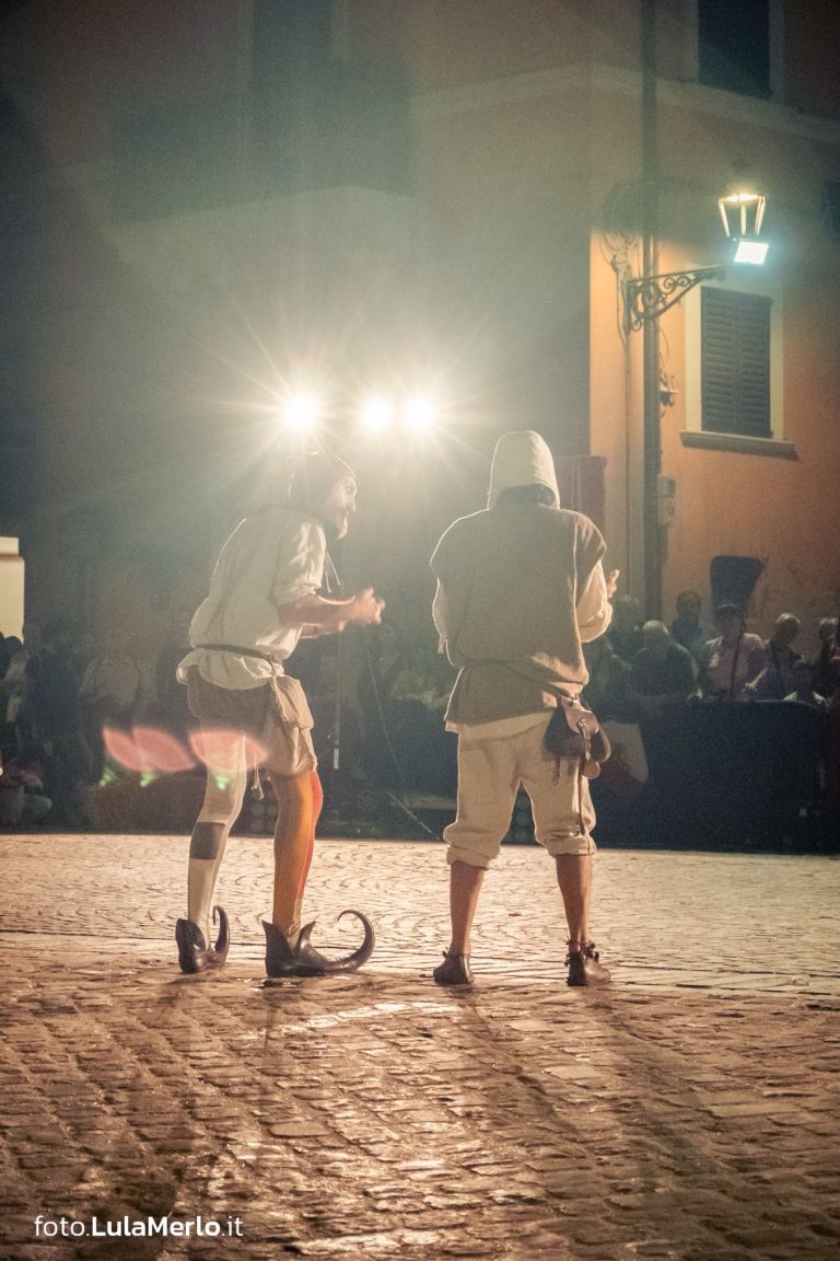 Buffoni di Corte, spettacolo a Pergola Medioevale, foto Lula Merlo