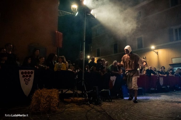 Buffoni di Corte, spettacolo a Pergola Medioevale, foto Lula Merlo