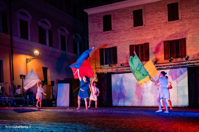 Pandolfaccia sbandieratori spettacolo "Orfeo ed Euridice", foto Lula Merlo