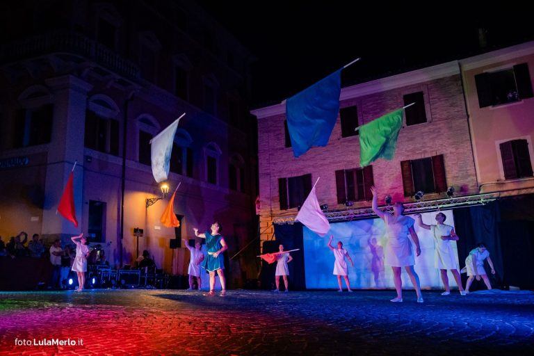 Pandolfaccia sbandieratori spettacolo "Orfeo ed Euridice", foto Lula Merlo