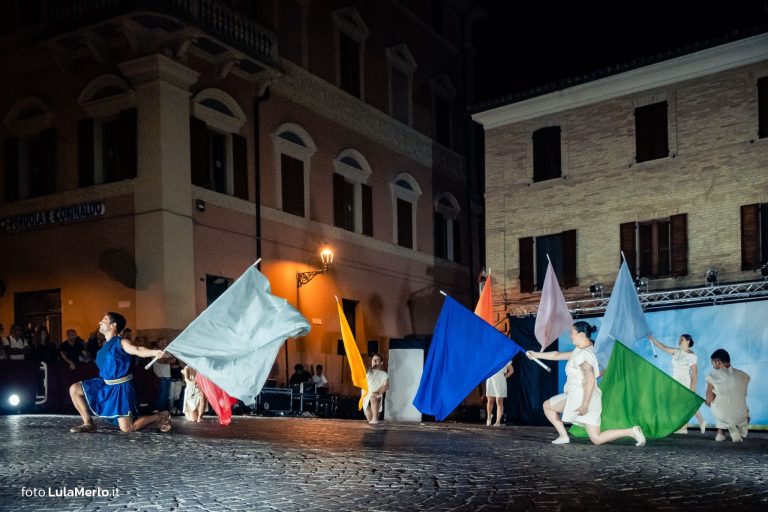 Pandolfaccia sbandieratori spettacolo "Orfeo ed Euridice", foto Lula Merlo