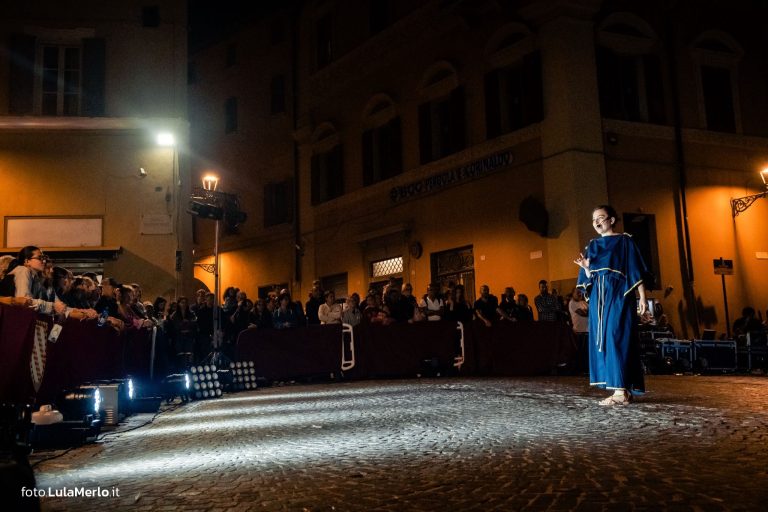 Pandolfaccia sbandieratori spettacolo "Orfeo ed Euridice", foto Lula Merlo