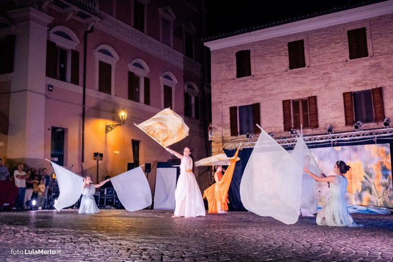 Pandolfaccia sbandieratori spettacolo "Orfeo ed Euridice", foto Lula Merlo