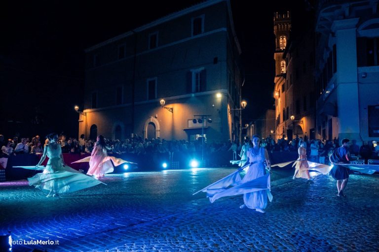 Pandolfaccia sbandieratori spettacolo "Orfeo ed Euridice", foto Lula Merlo