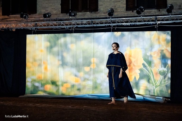 Pandolfaccia sbandieratori spettacolo "Orfeo ed Euridice", foto Lula Merlo