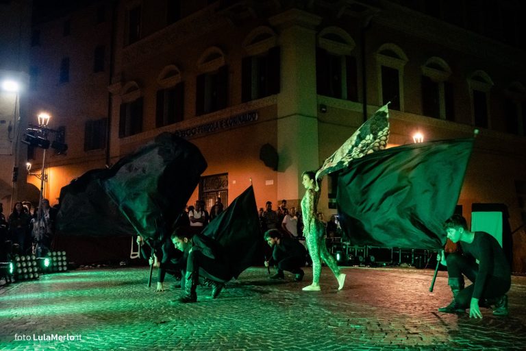 Pandolfaccia sbandieratori spettacolo "Orfeo ed Euridice", foto Lula Merlo