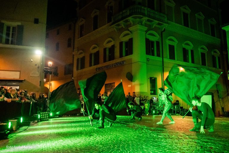 Pandolfaccia sbandieratori spettacolo "Orfeo ed Euridice", foto Lula Merlo