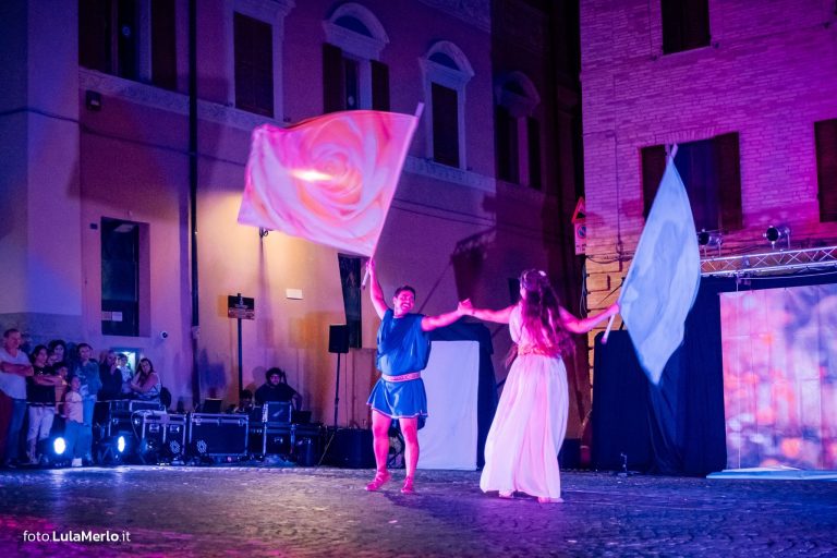 Pandolfaccia sbandieratori spettacolo "Orfeo ed Euridice", foto Lula Merlo