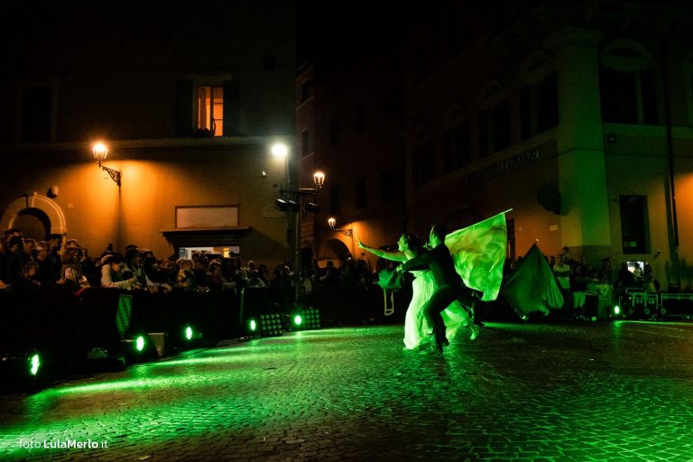 Pandolfaccia sbandieratori spettacolo "Orfeo ed Euridice", foto Lula Merlo