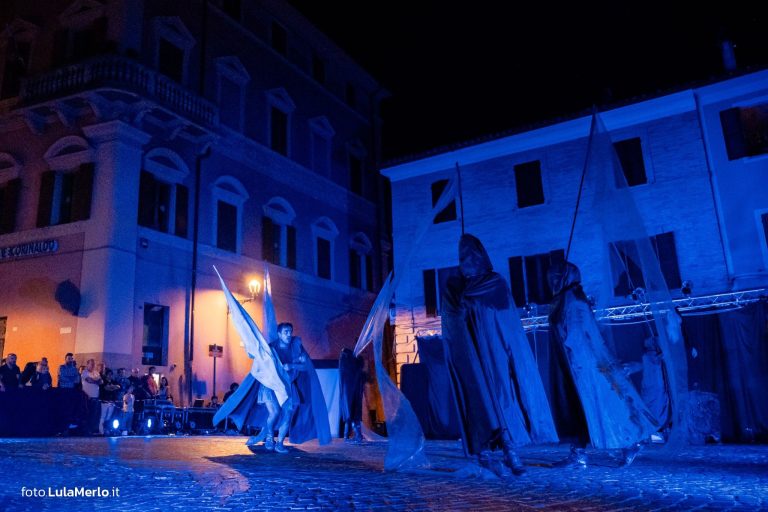 Pandolfaccia sbandieratori spettacolo "Orfeo ed Euridice", foto Lula Merlo