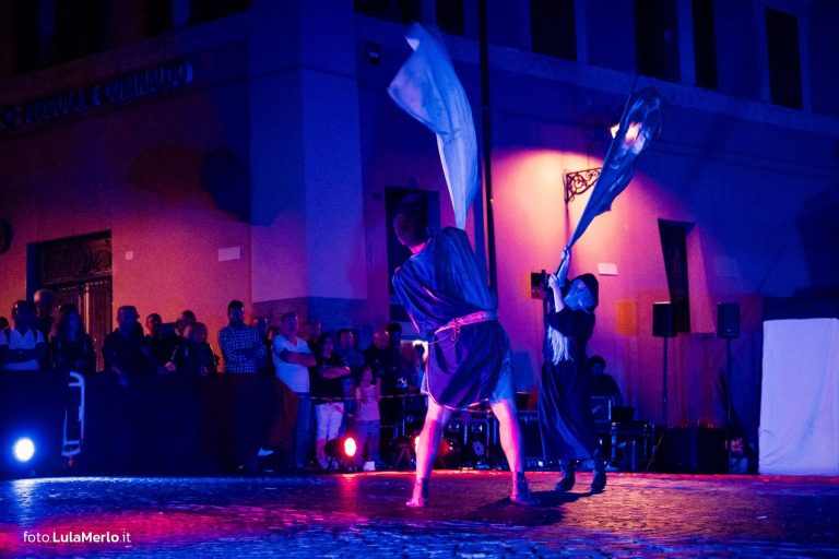 Pandolfaccia sbandieratori spettacolo "Orfeo ed Euridice", foto Lula Merlo