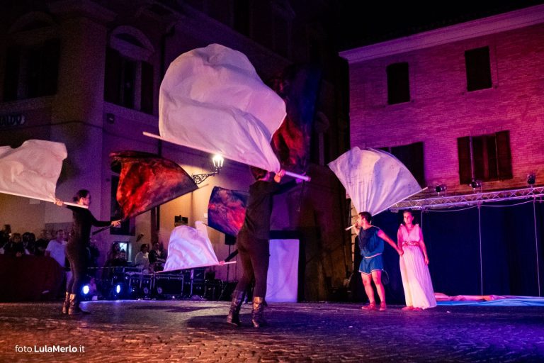 Pandolfaccia sbandieratori spettacolo "Orfeo ed Euridice", foto Lula Merlo