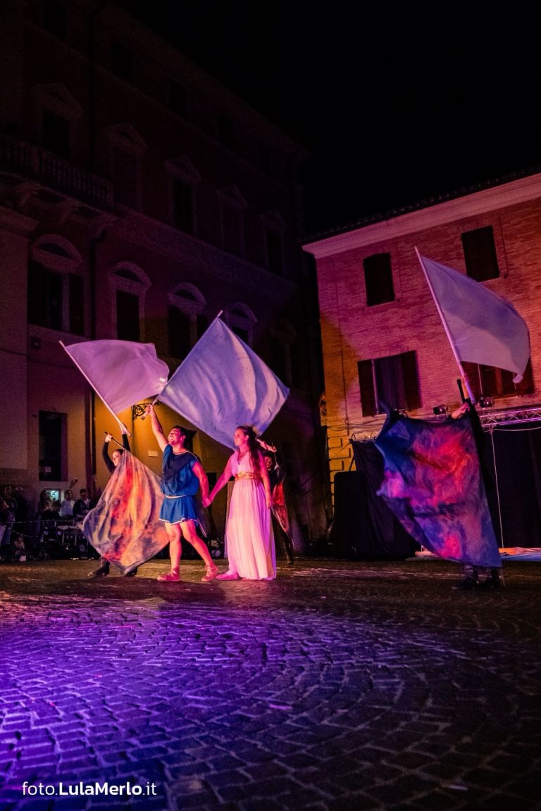 Pandolfaccia sbandieratori spettacolo "Orfeo ed Euridice", foto Lula Merlo