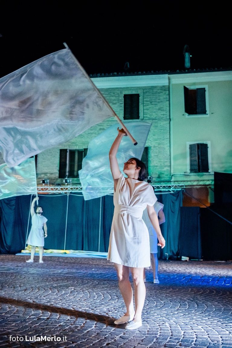 Pandolfaccia sbandieratori spettacolo "Orfeo ed Euridice", foto Lula Merlo