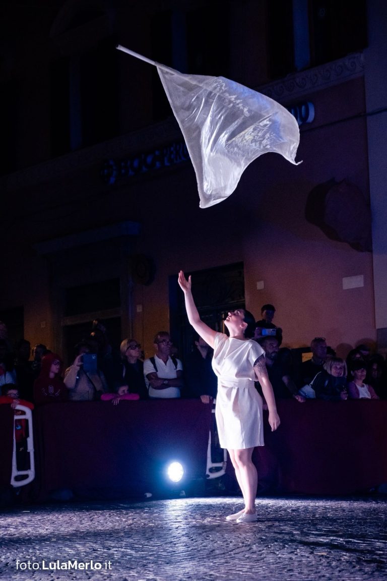 Pandolfaccia sbandieratori spettacolo "Orfeo ed Euridice", foto Lula Merlo