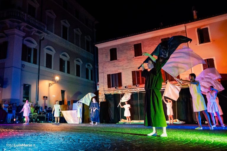 Pandolfaccia sbandieratori spettacolo "Orfeo ed Euridice", foto Lula Merlo