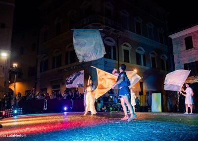 Pandolfaccia sbandieratori spettacolo "Orfeo ed Euridice", foto Lula Merlo